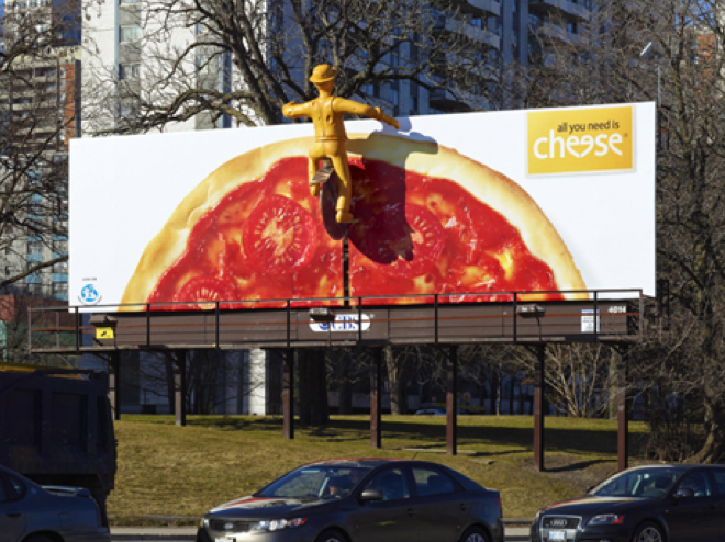 All you need is cheese agence taxi outdoor billboard deformaté astra media canada collective du lait 3 Нестандартные партизанские рекламные композиции от фермеров Канады